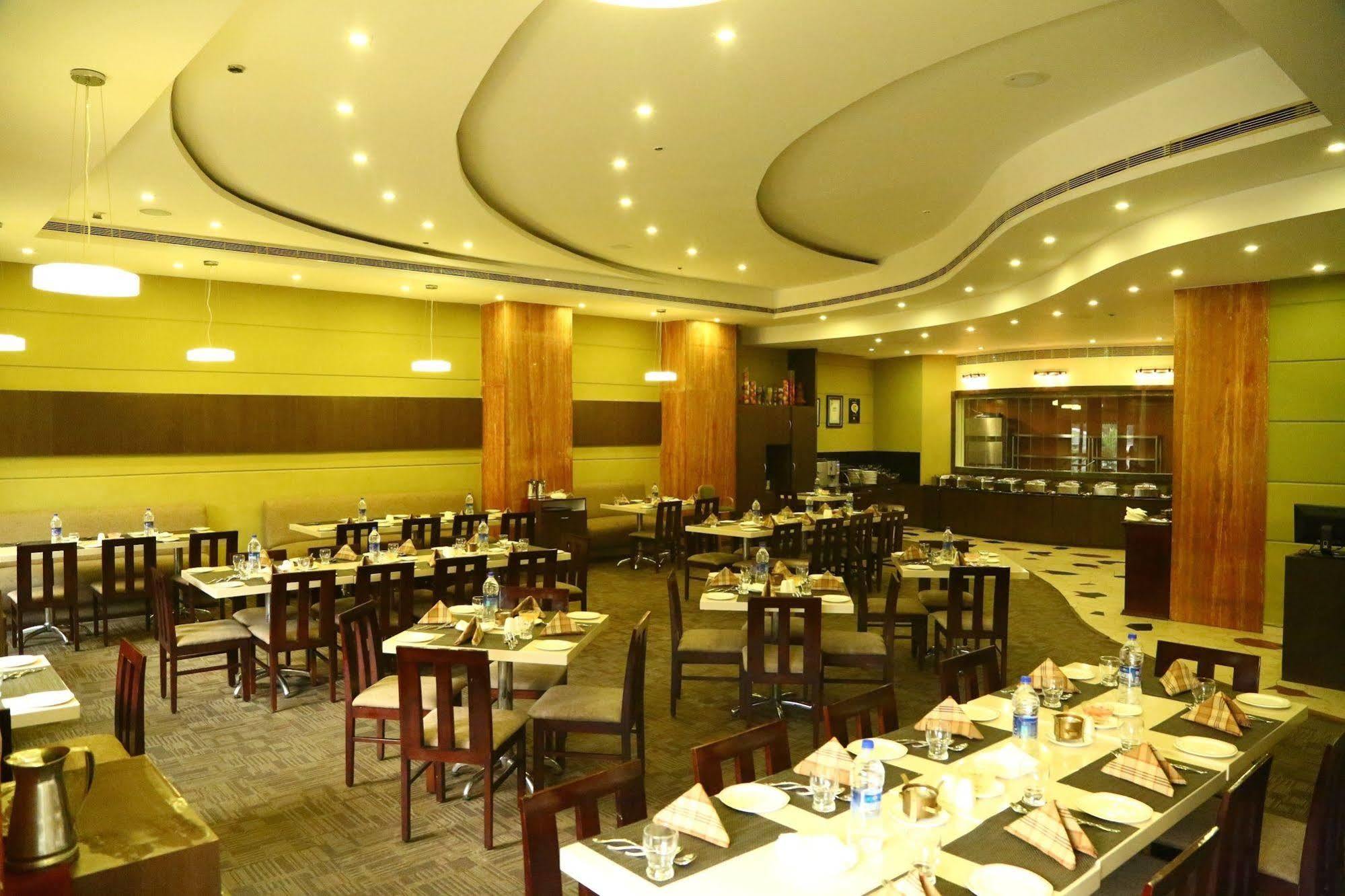 Regenta Central Deccan Chennai Exterior foto