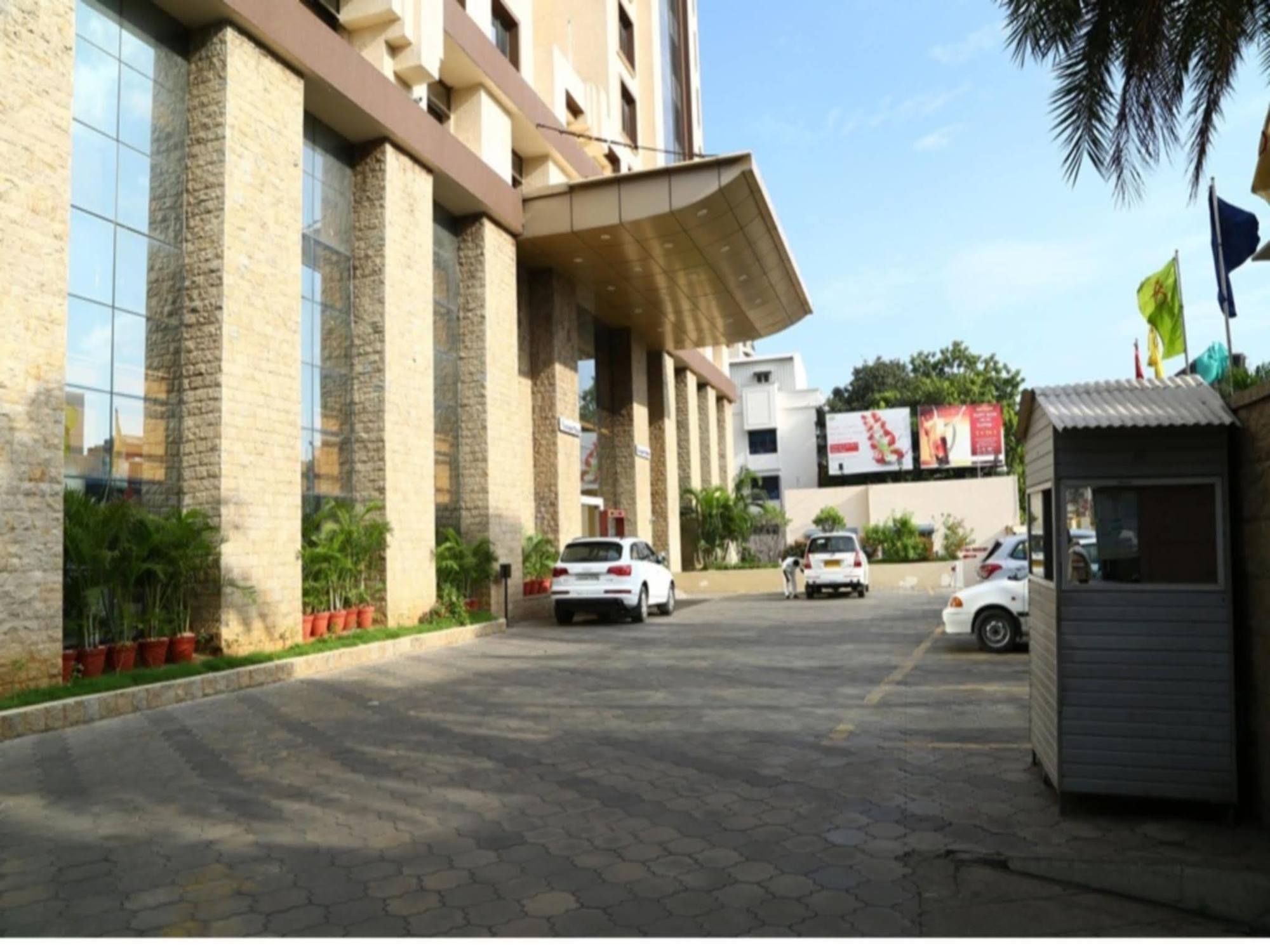 Regenta Central Deccan Chennai Exterior foto